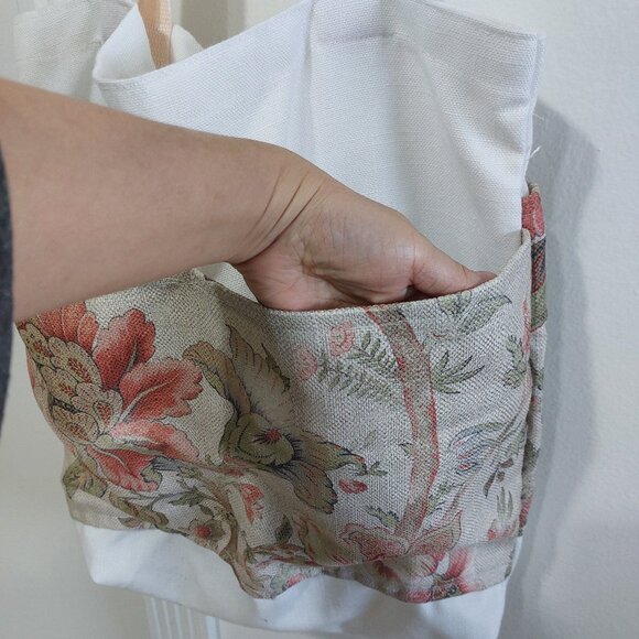 Handmade DIY Tote Bag Lots of Front Pockets 2 Inside Pockets Mixed Floral White - Picture 2 of 6